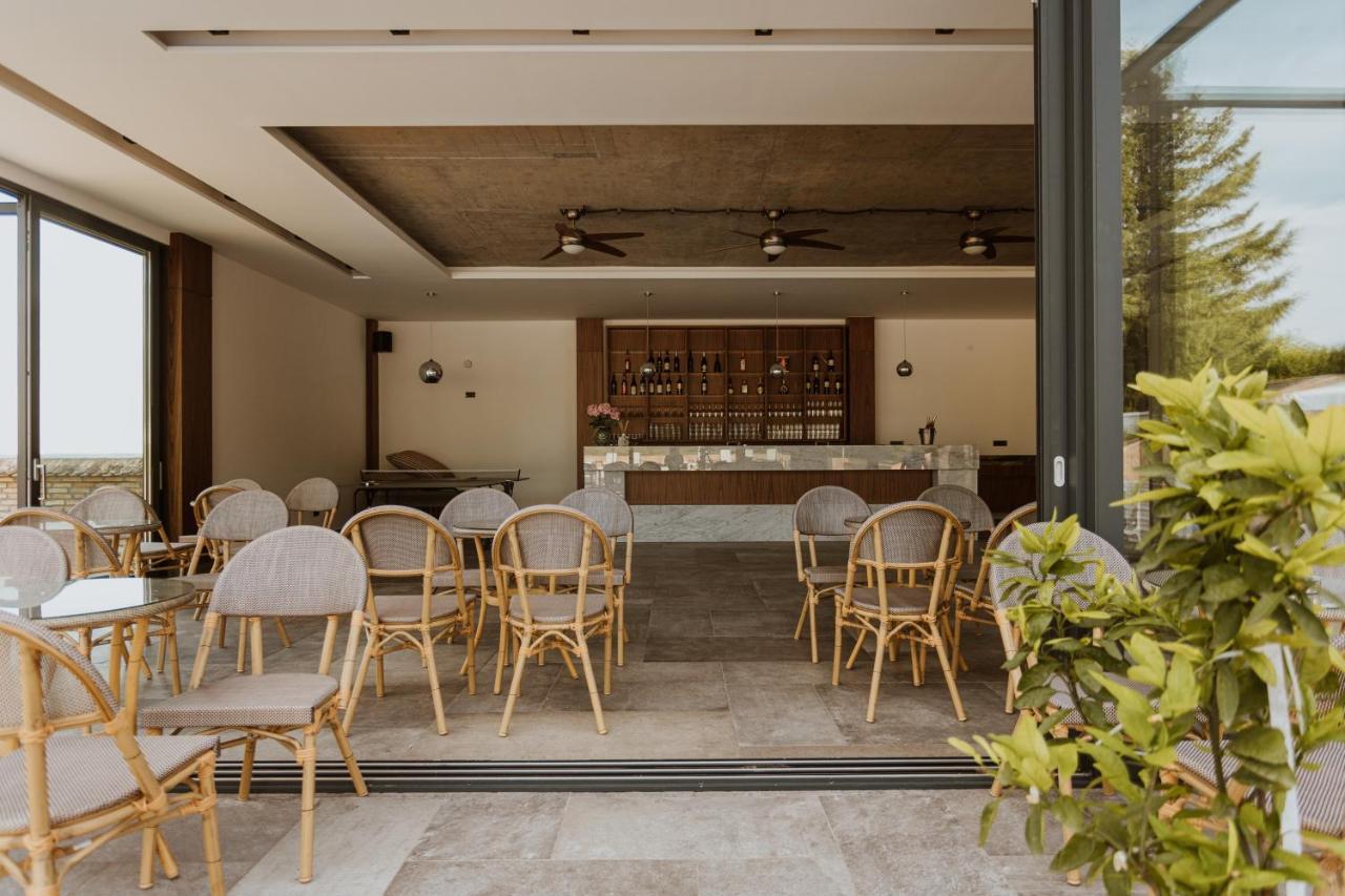 Hotel 1000 Ruza Belgrado Exterior foto