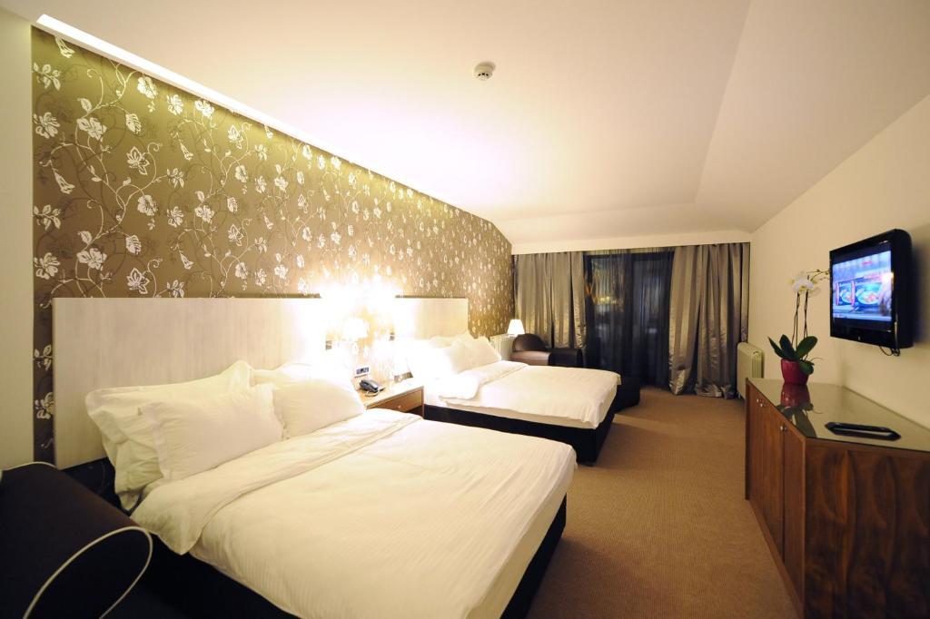 Hotel 1000 Ruza Belgrado Exterior foto