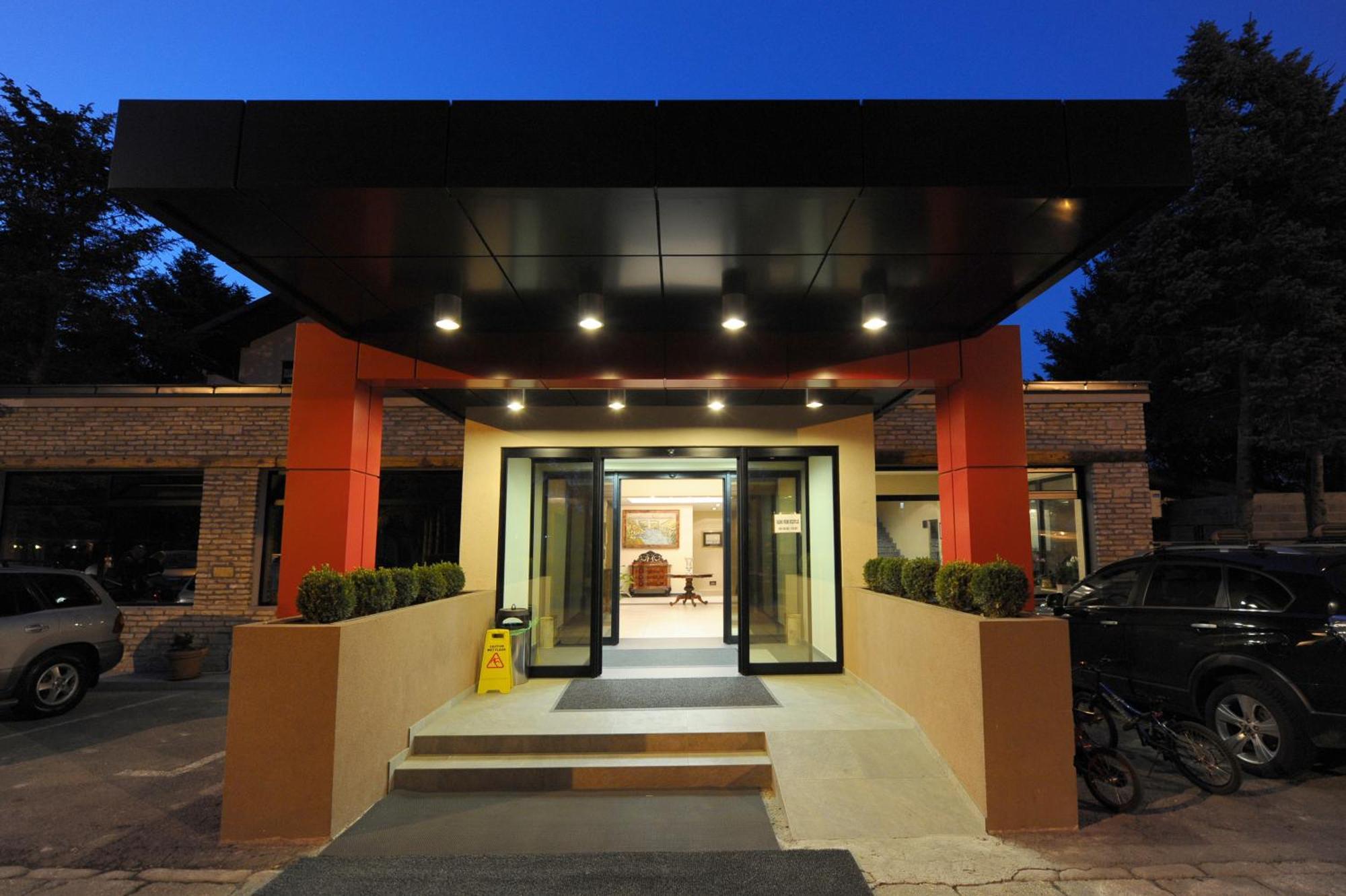 Hotel 1000 Ruza Belgrado Exterior foto