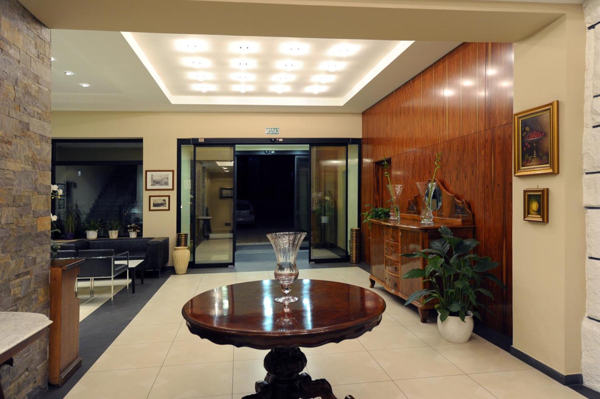 Hotel 1000 Ruza Belgrado Exterior foto