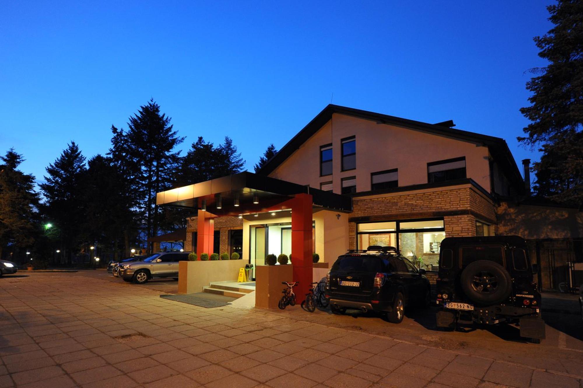 Hotel 1000 Ruza Belgrado Exterior foto