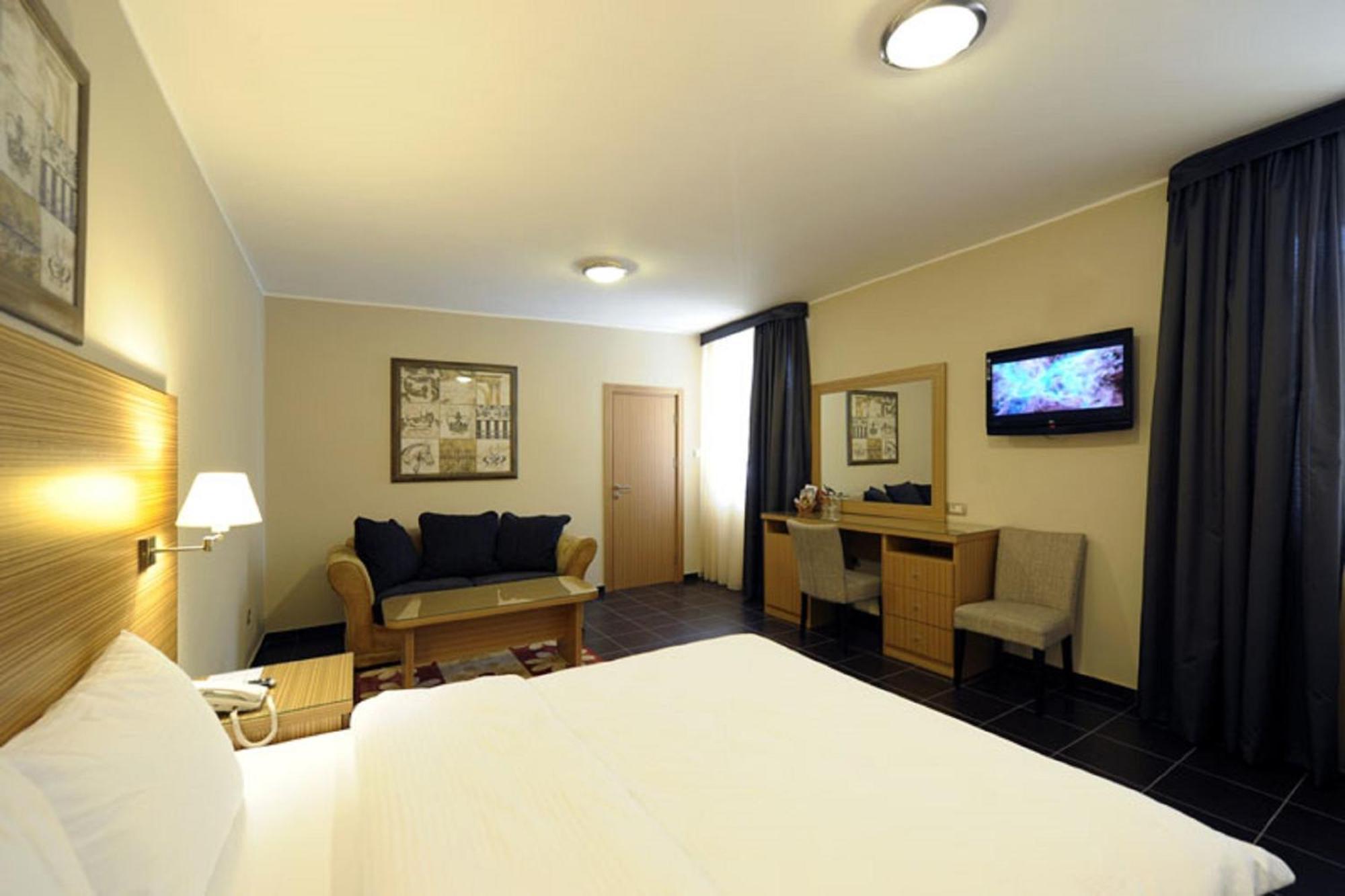 Hotel 1000 Ruza Belgrado Habitación foto
