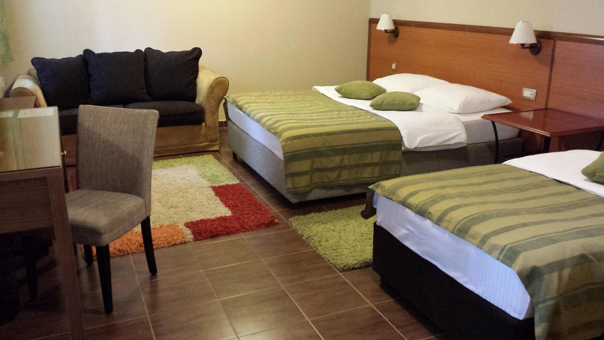 Hotel 1000 Ruza Belgrado Habitación foto