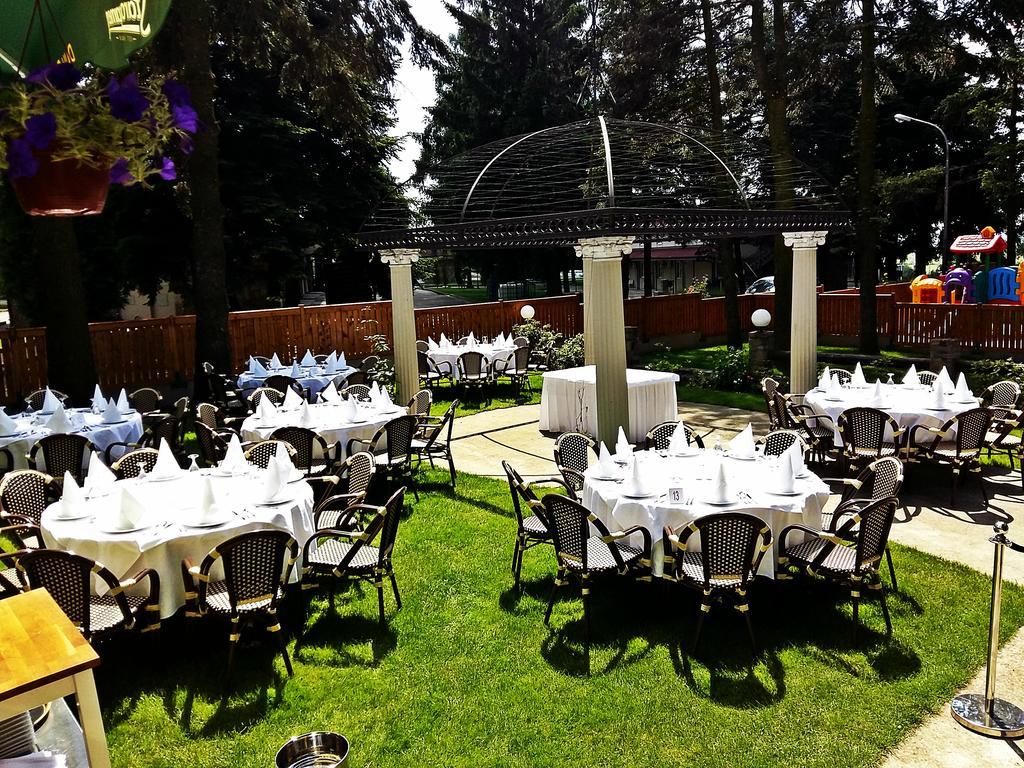 Hotel 1000 Ruza Belgrado Exterior foto