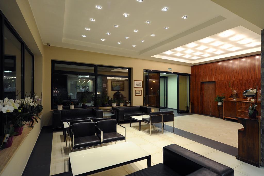 Hotel 1000 Ruza Belgrado Exterior foto