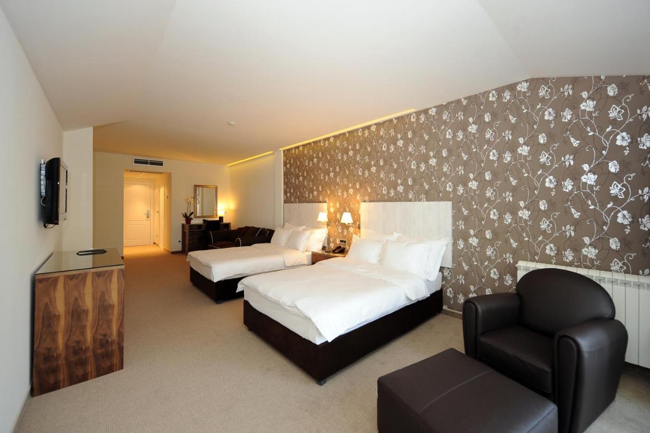 Hotel 1000 Ruza Belgrado Habitación foto